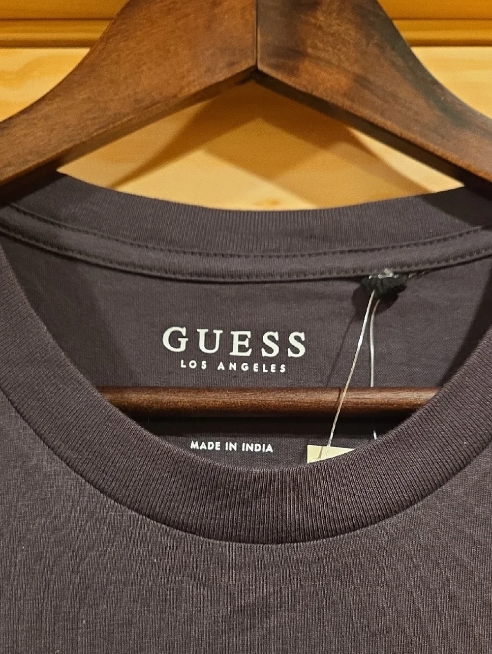 guess|embroidered tee|extra large - Picture 3 of 5